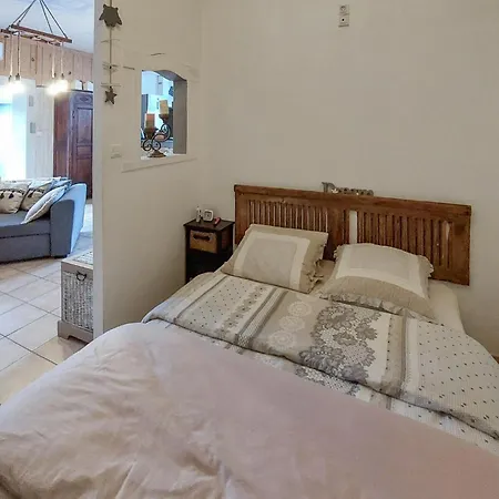 Cozy Home In Saint-Yaguen