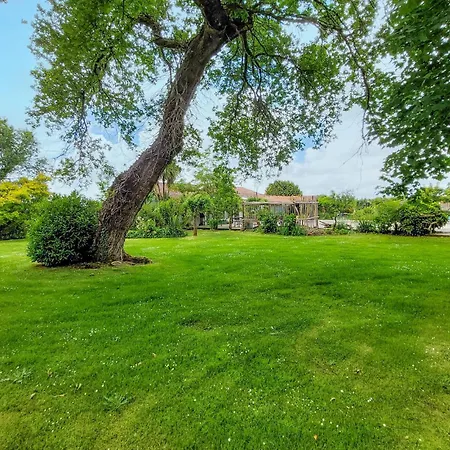 Cozy Home In Saint-Yaguen *
