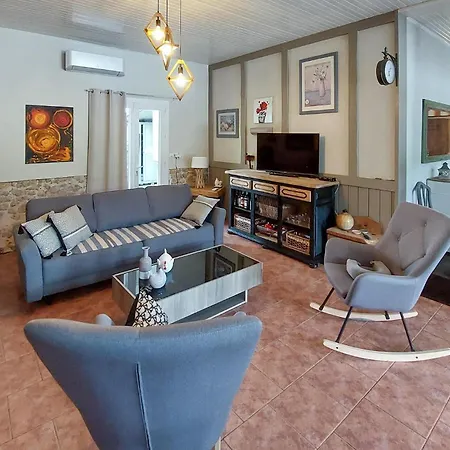 Cozy Home In Saint-Yaguen