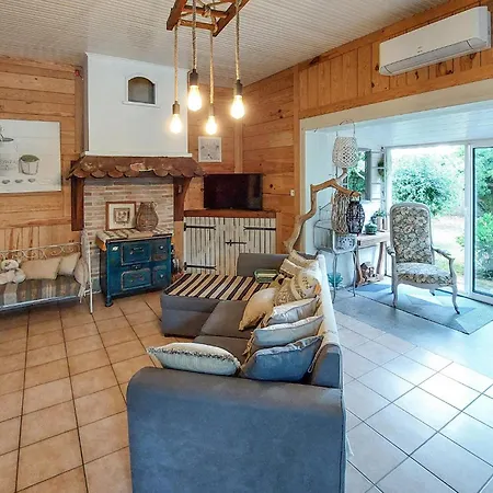 Cozy Home In Saint-Yaguen Tatil Evi